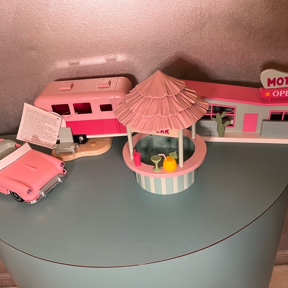 Four Pieces from Target’s Palm Springs Collection - Picture 6 of 7